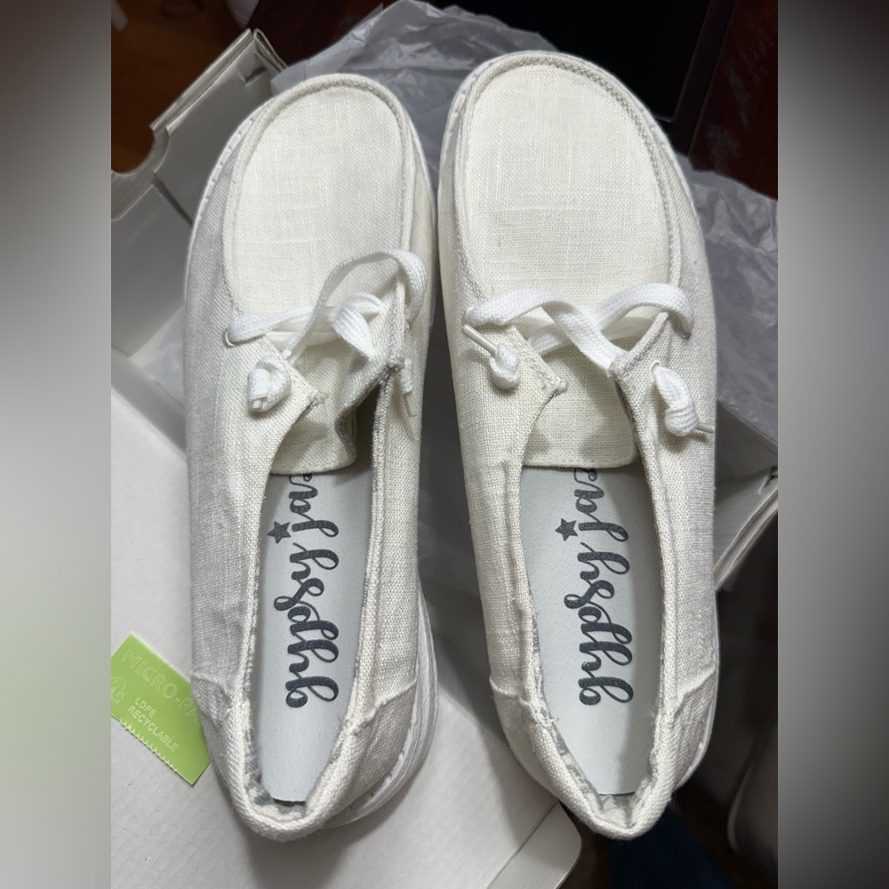 New Gypsy Jazz Holly White Slip-On Shoes Women’s Size 8.5 - Super Comfy